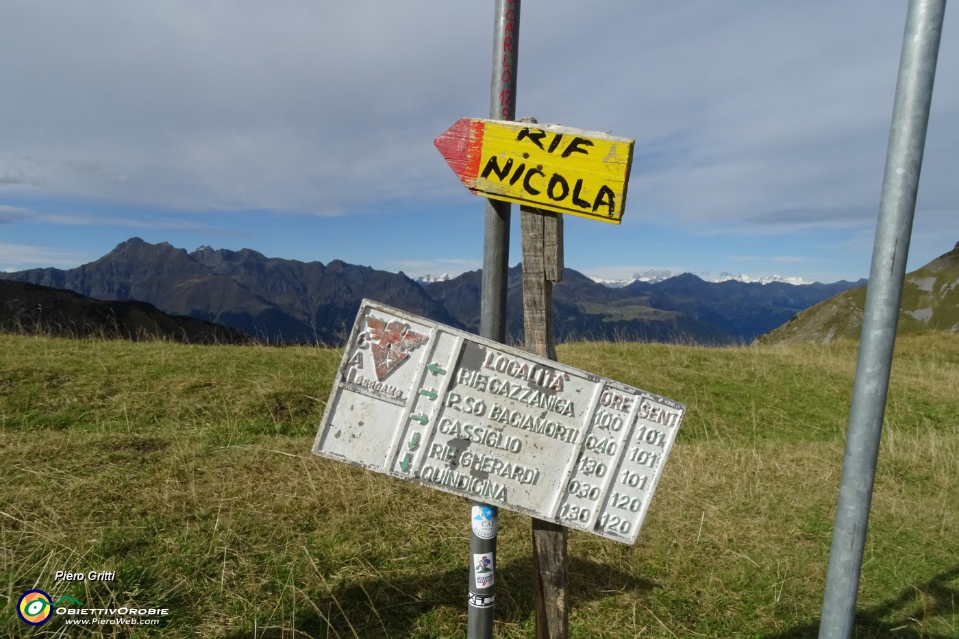 57 Incrocio di sentieri alla Bocchetta di Regadur (1853 m) , proseguo sul 101.JPG